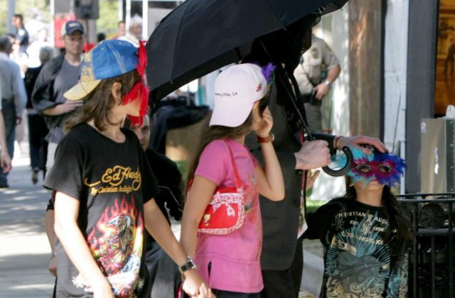 Cui ii vor ramane in grija cei trei copii ai lui Michael Jackson?
