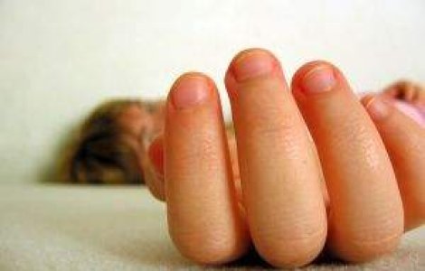 Rosul unghiilor poate avea la baza o afectiune mentala