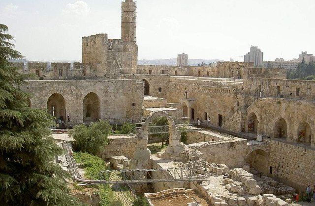 Conspiratia pelerinajului: Preotii castiga milioane de euro, in dauna agentiilor de turism