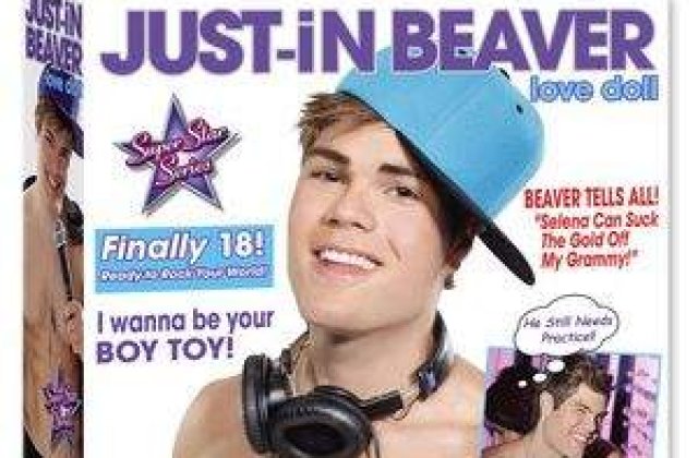 [FOTO] Justin Bieber are propria papusa gonflabila: "Just-in Beaver"