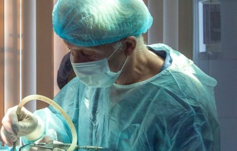 O femeie a murit dupa o operatie estetica