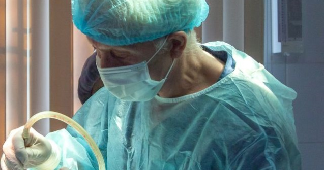 O femeie a murit dupa o operatie estetica