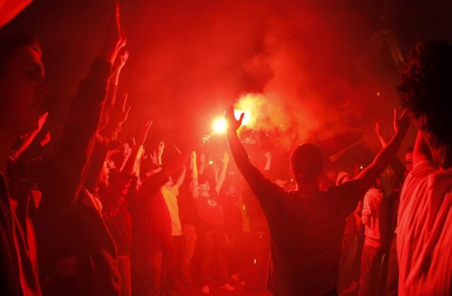 Actionarii dinamovisti, obligati de fani sa ceara protectia jandarmilor