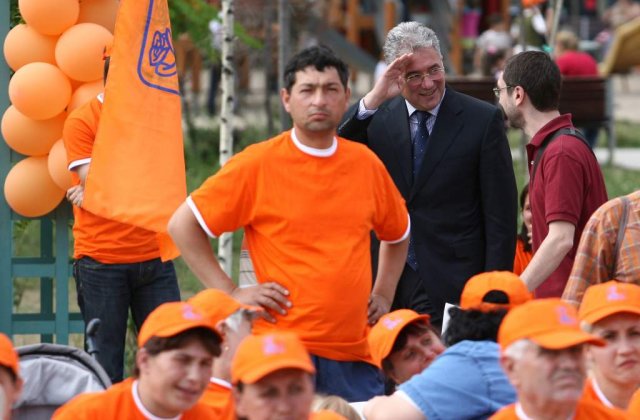 Efectul Europarlamentarelor: Cele mai importante partide isi restructureaza organizatiile locale