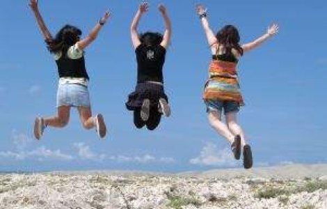 Studiu: Adolescentii crescuti de lesbiene sunt mai destepti si mai fericiti