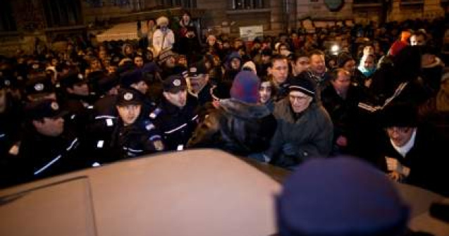 Istoria "razboiului" Basescu-Arafat. Motivul pentru care romanii au iesit in strada in ianuarie