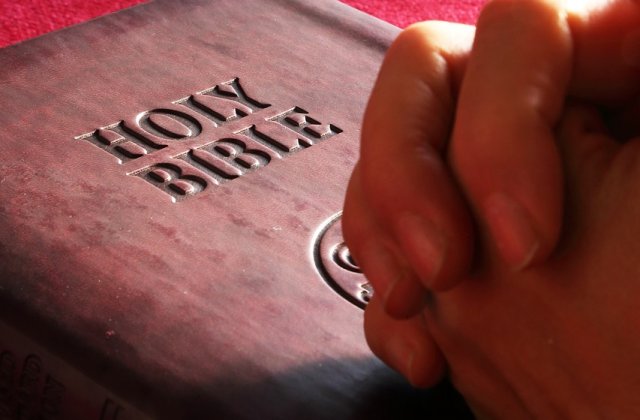 O manastire plutitoare ancorata intr-un port olandez, somata de autoritati sa plece