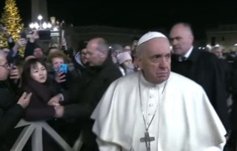 Papa isi cere scuze pentru ca "si-a pierdut rabdarea" in fata unei cre