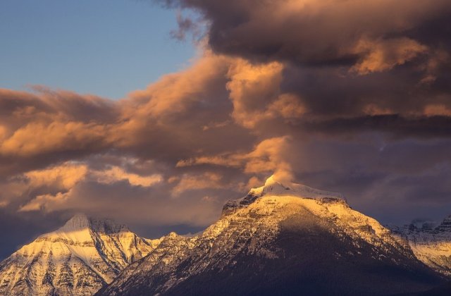 Ghetarii din Noua Zeelanda au capatat o nuanta maronie din cauza incendiilor din Australia/ VIDEO
