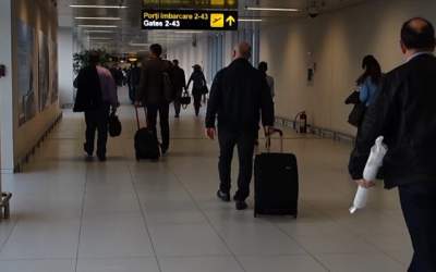 Aglomeratie in aeroportul...