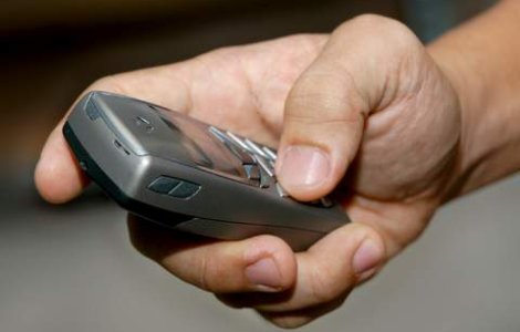 Un schior a fost salvat de la moarte de telefonul mobil