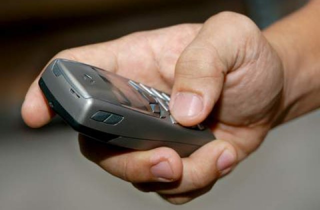 Un schior a fost salvat de la moarte de telefonul mobil