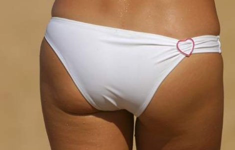 A primit 25.000 de euro pentru a studia posterioarele femeilor