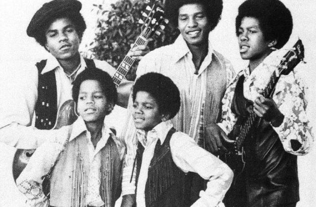 Mama lui Michael Jackson a obtinut custodia temporara a copiiilor megastarului