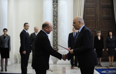 Ce l-a rugat Basescu pe Arafat la ceremonia de investire?