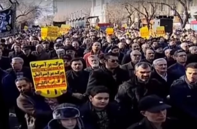 Irakienii au scandat "Moarte Americii" la funeraliile lui Soleimani