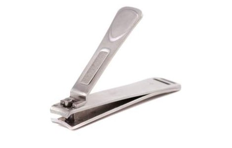 A vrut sa-si faca o circumcizie cu o unghiera