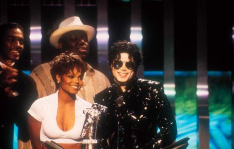 Cel putin 12 fani ai lui Michael Jackson s-au sinucis dupa ce au aflat ca megastarul a murit