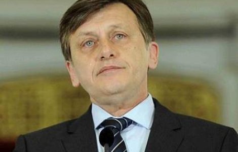 Lansarea candidatilor USL Sinaia: Imnul, intrerupt chiar inainte de "Traian". Ce spune Antonescu?