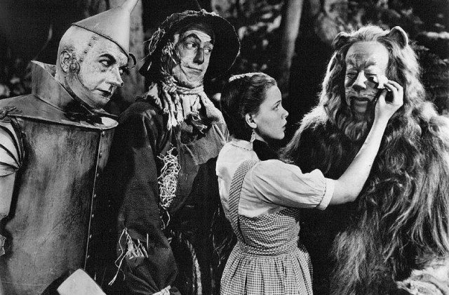 Rochia lui Judy Garland din "Vrajitorul din Oz", vanduta cu 480.000 de dolari