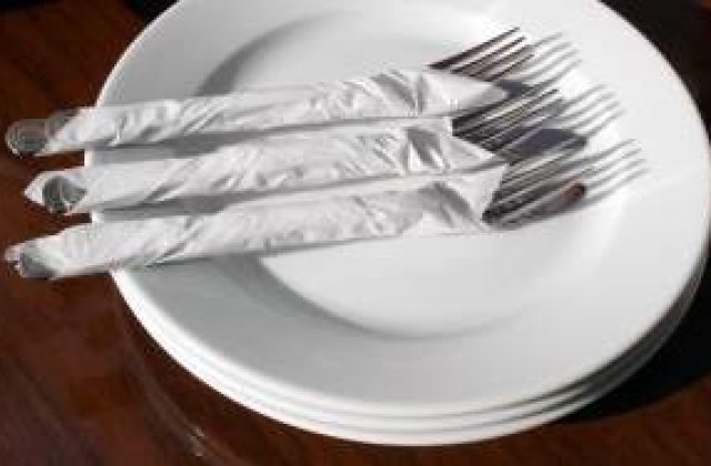 Romanii nu mai merg la restaurant: 50.000 de angajati risca sa fie concediati