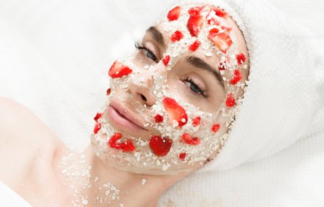  Top  Te scapa de acnee si de imperfectiuni: 6 utilizari inedite in materie de frumusete pentru fulgii de ovaz