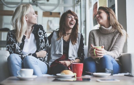  Top  12+ bancuri pentru fiecare zodie, care te vor scoate din zona de confo