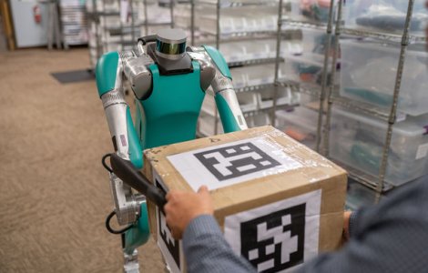 Curierii, inlocuiti de roboti: Ford a cumparat roboti cu aspect uman pentru transportul coletelor cu utilitarele sale