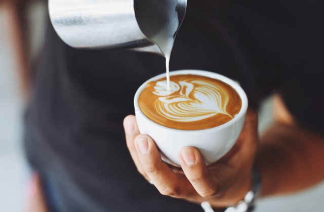 Promisiune inedita pentru ducii de Sussex: cafea gratuita pe viata. Lantul canadian de restaurante care a facut oferta, criticat