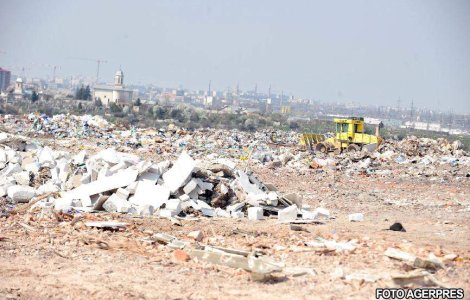 Romania, nevoita sa inchida peste 2.000 de gropi de gunoi pentru a evita procedura de infringement