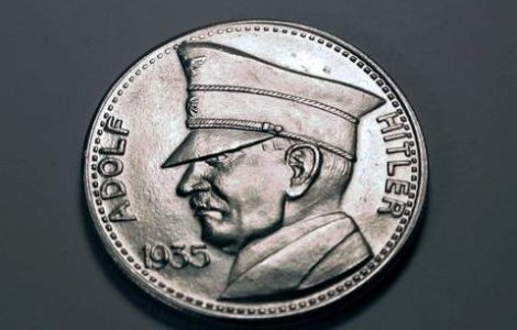 Hitler facea injectii cu hormoni din testiculele taurilor pentru a fi romantic