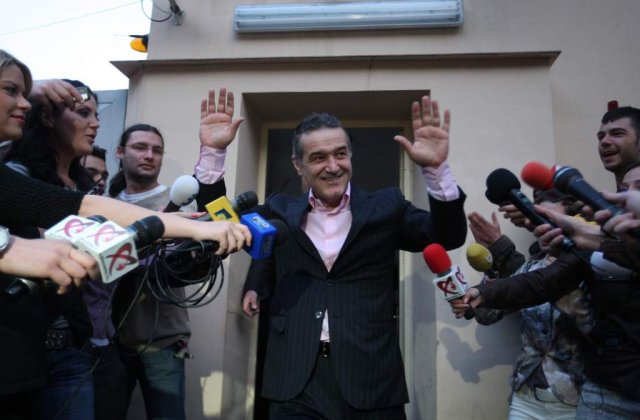 Gigi Becali: &#39;Daca dadeam o singura nota la Securitate, ma izolam in pustiu si ma spanzuram&#39;