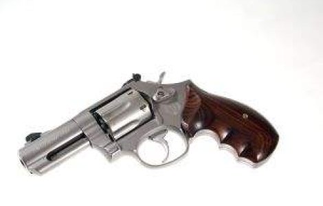 Fondatorul companiei de software McAfee este cautat pentru CRIMA