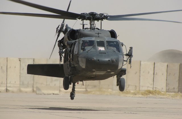 Irak: Opt rachete au lovit o baza care gazduieste soldati americani