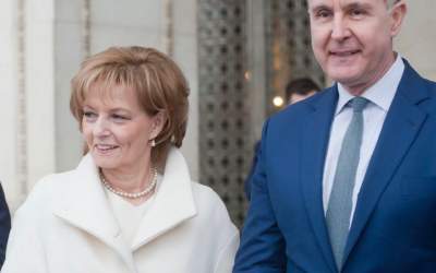 Custodele Coroanei si...