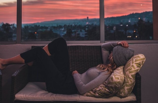 Nu te complace in apatie si lene: 8 metode care sa te ajute sa duci orice lucru la bun sfarsit