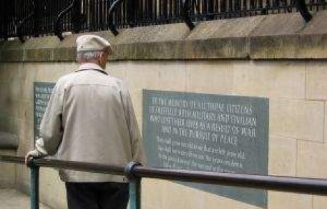 Guvernul vrea sa mareasca o parte din pensiile militare. FMI se opune