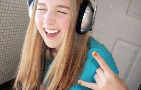 Cum vrea AEP sa convinga tinerii sa mearga la vot: "Da un refresh la faza gen voteaza"