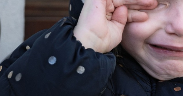 O fetita de 5 ani, aflata in stare de neglijare extrema, gasita inchis