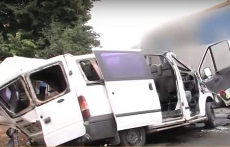 Microbuz rasturnat in Constanta: 2 persoane au murit si alte 16 au fost ranite