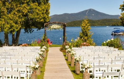 O nunta inedita, sun un nor de fum si cenusa, langa un vulcan