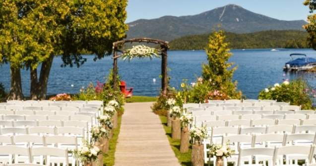 O nunta inedita, sun un nor de fum si cenusa, langa un vulcan