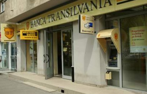 Tragedie la Oradea: O fetita de trei ani a murit in sediul unei banci, strivita de un dulap