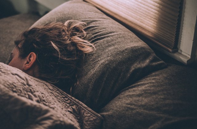 Studiu: Apneea in somn, influentata de grasimea acumulata intr-o zona neglijata anterior de cercetatori