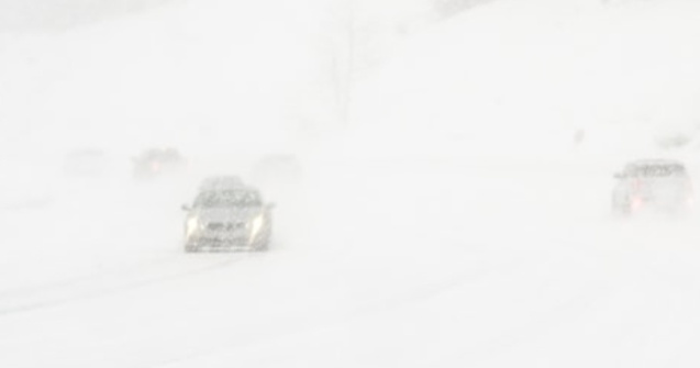 Femeie salvata dupa ce a stat 6 zile intr-o masina acoperita de zapada