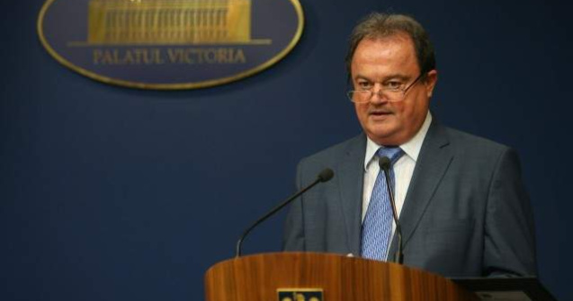 Blaga cere demisia ministrului Culturii, Puiu Hasotti
