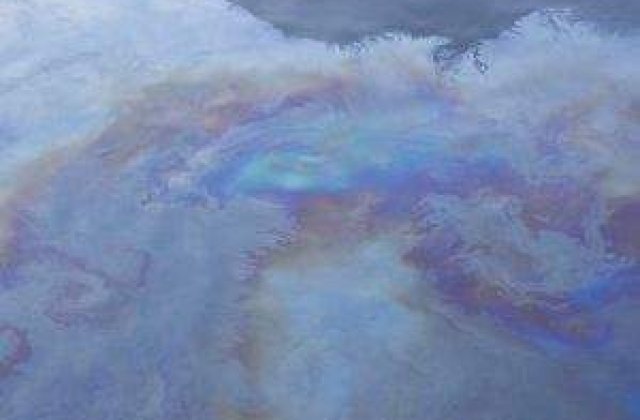 O nava cu 20 mii litri de carburant s-a scufundat in Dunare