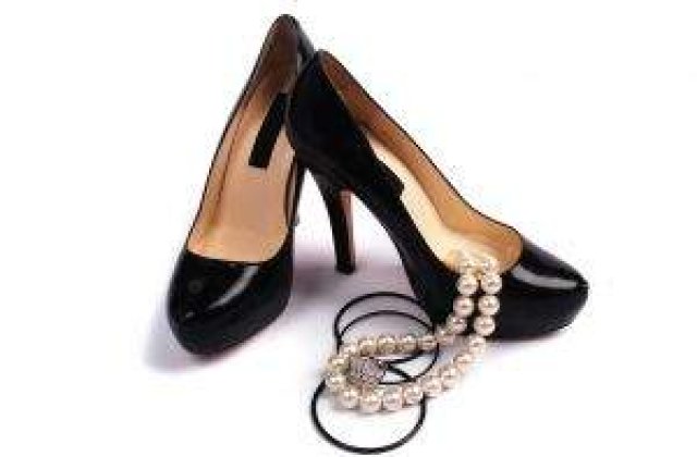 Merita? Femeile au ajuns sa isi taie degetele de la picioare pentru a merge mai bine pe tocuri