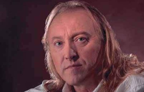 Leru-i ler si nasu-i nas. Vezi cum arata Stefan Hrusca inainte de operatiile estetice!