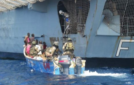Pirati somalezi, capturati de Fregata Regele Ferdinand